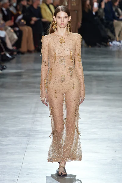 Look 10